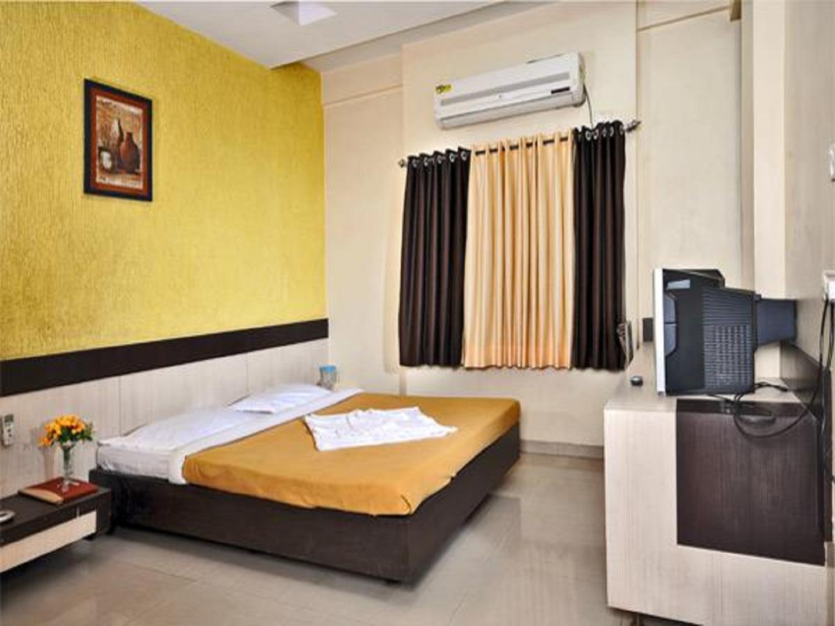Hotel Shri Krishna Shirdi Exterior photo
